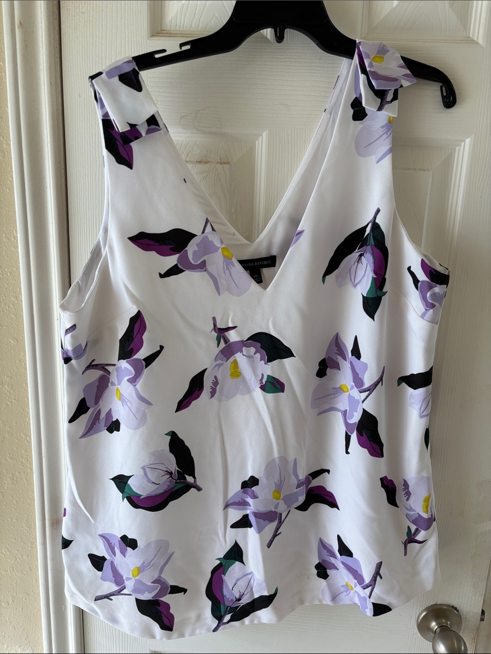 Banana Republic fully lined sleeveless top. EUC - Picture 2 of 5